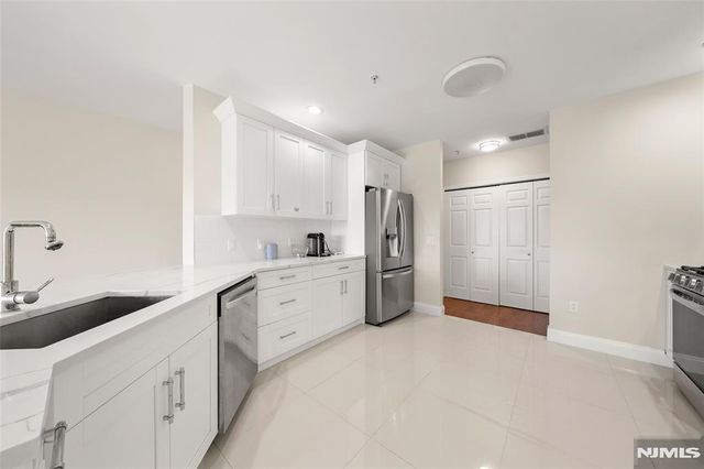 250 The Promenade, Edgewater, NJ 07020