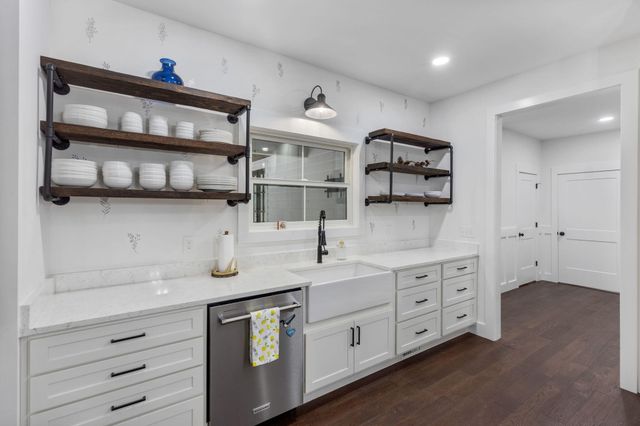 1618 Van Davis Road NW, Charleston, TN 37310