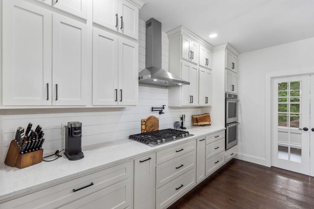 1618 Van Davis Road NW, Charleston, TN 37310