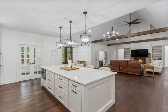 1618 Van Davis Road NW, Charleston, TN 37310