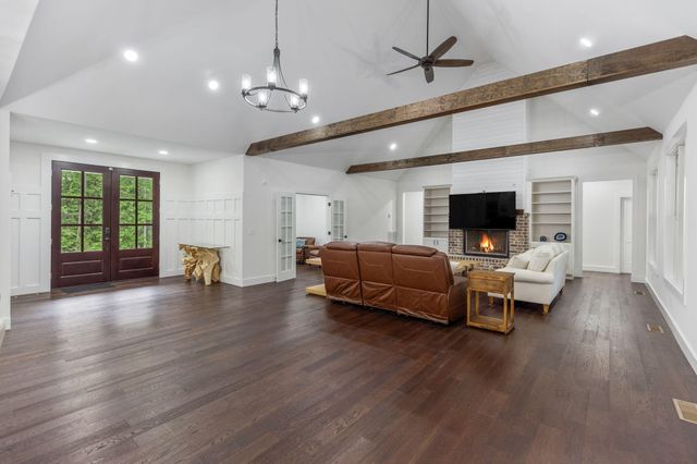 1618 Van Davis Road NW, Charleston, TN 37310