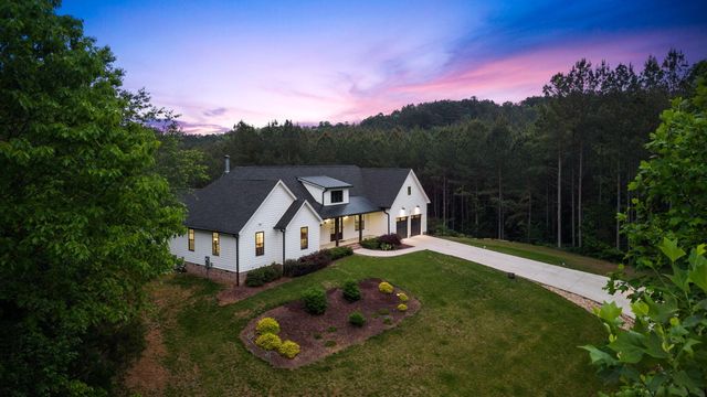 1618 Van Davis Road NW, Charleston, TN 37310