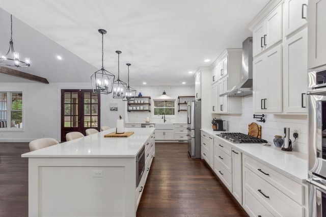 1618 Van Davis Road NW, Charleston, TN 37310
