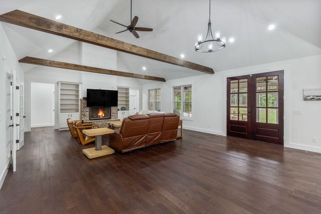 1618 Van Davis Road NW, Charleston, TN 37310
