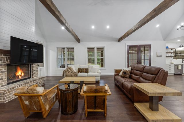 1618 Van Davis Road NW, Charleston, TN 37310