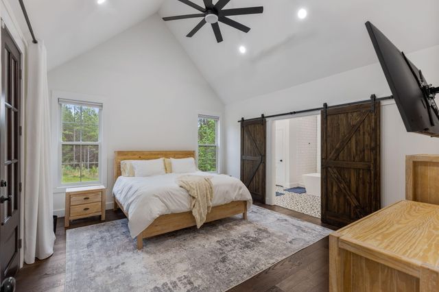 1618 Van Davis Road NW, Charleston, TN 37310