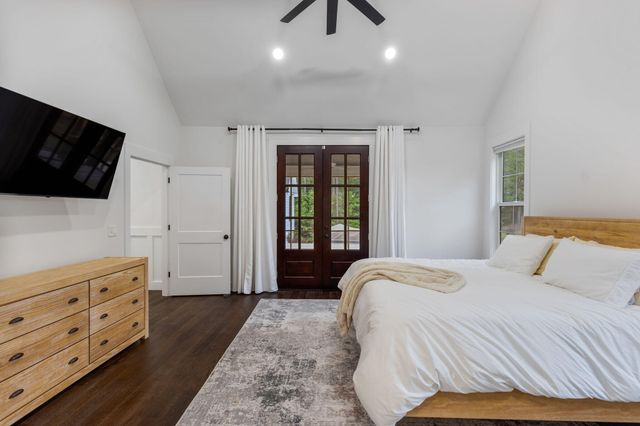 1618 Van Davis Road NW, Charleston, TN 37310