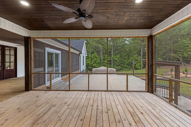 1618 Van Davis Road NW, Charleston, TN 37310