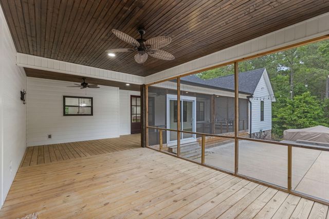 1618 Van Davis Road NW, Charleston, TN 37310