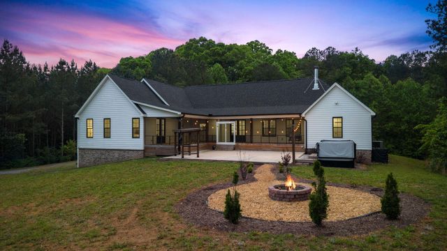 1618 Van Davis Road NW, Charleston, TN 37310