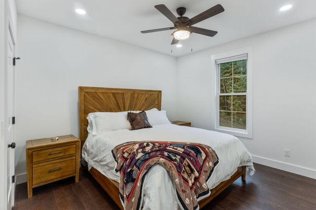 1618 Van Davis Road NW, Charleston, TN 37310