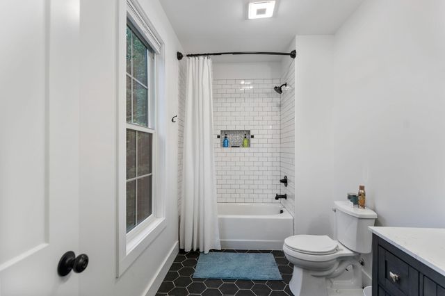 1618 Van Davis Road NW, Charleston, TN 37310