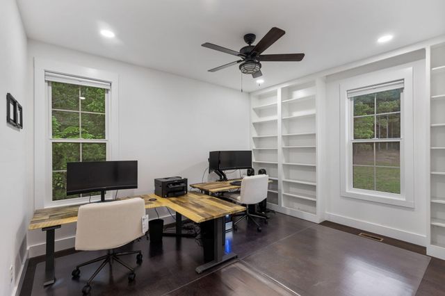 1618 Van Davis Road NW, Charleston, TN 37310