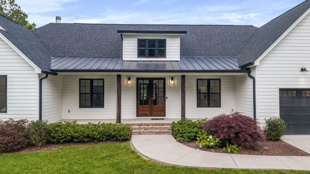 1618 Van Davis Road NW, Charleston, TN 37310