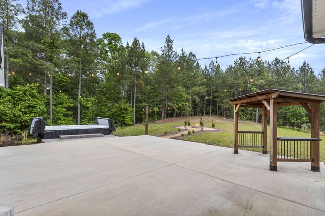 1618 Van Davis Road NW, Charleston, TN 37310