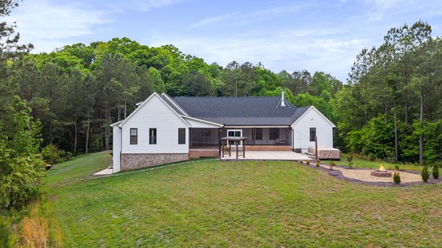 1618 Van Davis Road NW, Charleston, TN 37310