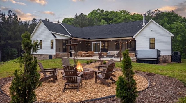 1618 Van Davis Road NW, Charleston, TN 37310