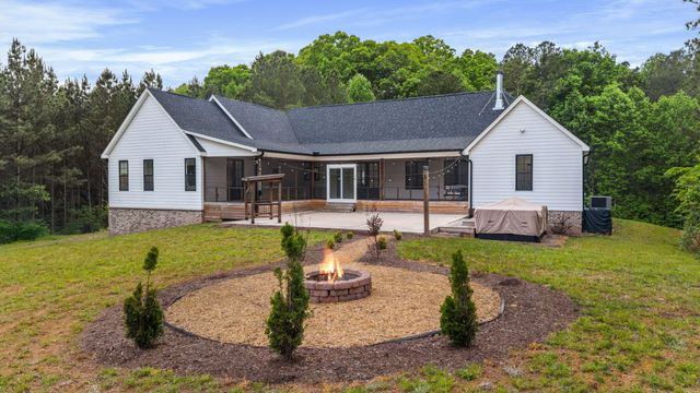 1618 Van Davis Road NW, Charleston, TN 37310