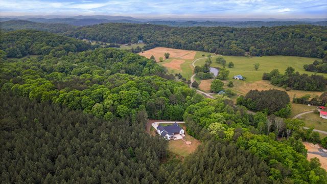 1618 Van Davis Road NW, Charleston, TN 37310