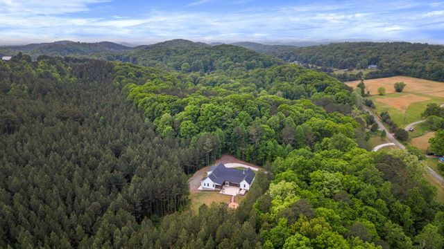 1618 Van Davis Road NW, Charleston, TN 37310