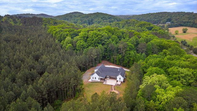 1618 Van Davis Road NW, Charleston, TN 37310