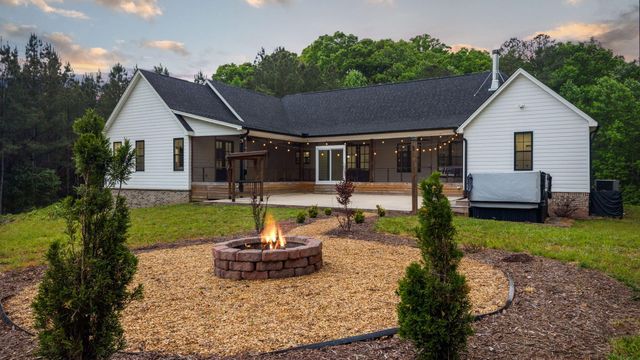 1618 Van Davis Road NW, Charleston, TN 37310