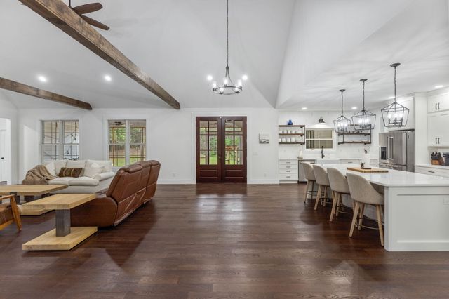 1618 Van Davis Road NW, Charleston, TN 37310