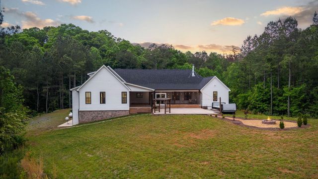 1618 Van Davis Road NW, Charleston, TN 37310