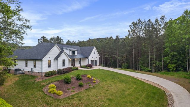 1618 Van Davis Road NW, Charleston, TN 37310