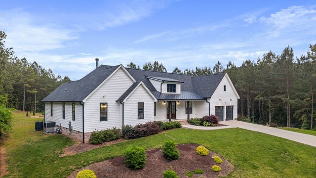 1618 Van Davis Road NW, Charleston, TN 37310