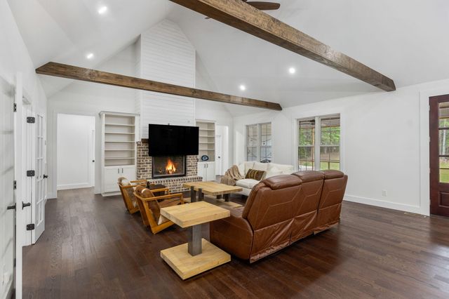 1618 Van Davis Road NW, Charleston, TN 37310