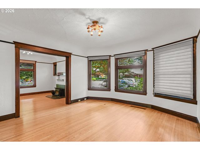 1534 Se TAYLOR St, Portland, OR 97214
