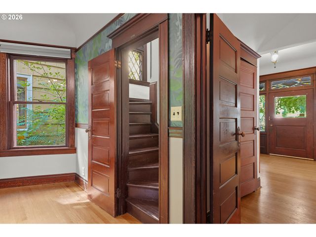 1534 Se TAYLOR St, Portland, OR 97214