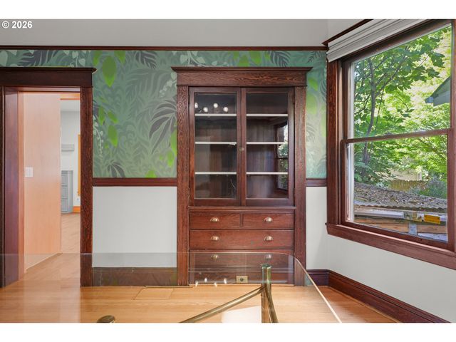 1534 Se TAYLOR St, Portland, OR 97214