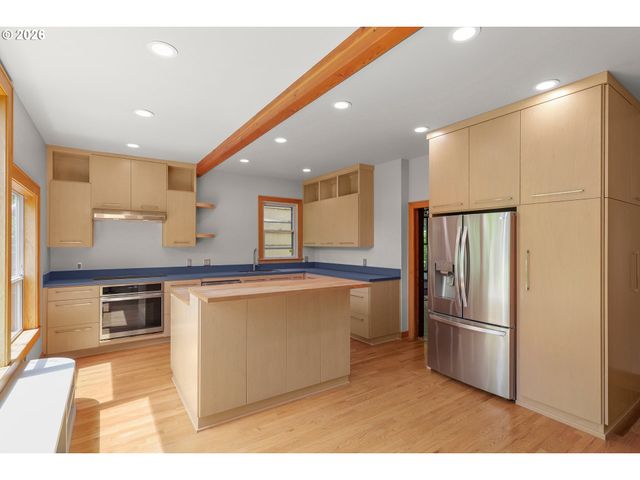 1534 Se TAYLOR St, Portland, OR 97214