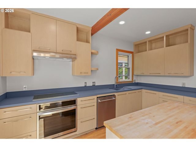 1534 Se TAYLOR St, Portland, OR 97214