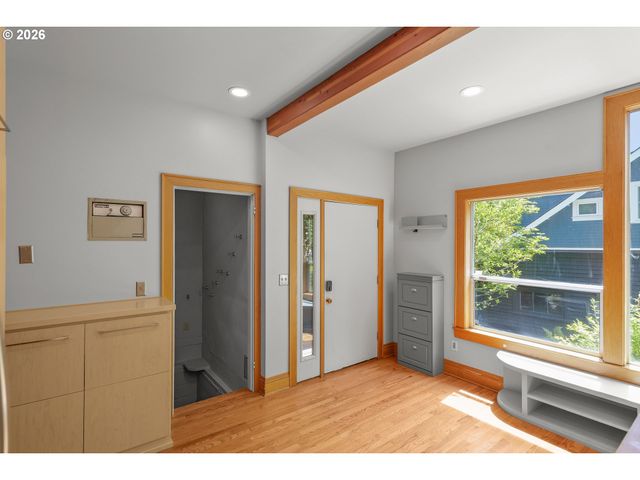 1534 Se TAYLOR St, Portland, OR 97214