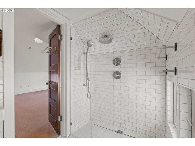 1534 Se TAYLOR St, Portland, OR 97214