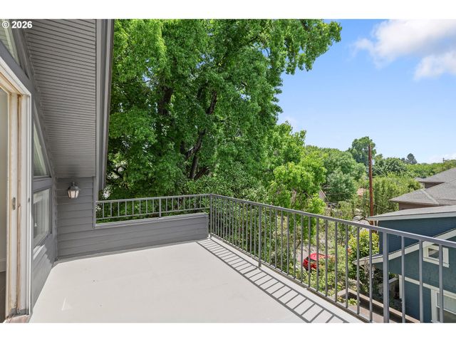 1534 Se TAYLOR St, Portland, OR 97214