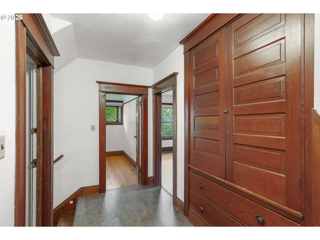 1534 Se TAYLOR St, Portland, OR 97214
