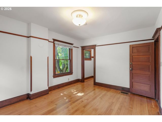 1534 Se TAYLOR St, Portland, OR 97214