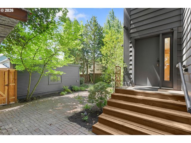 1534 Se TAYLOR St, Portland, OR 97214