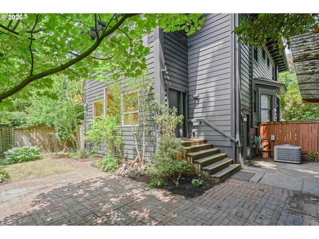 1534 Se TAYLOR St, Portland, OR 97214