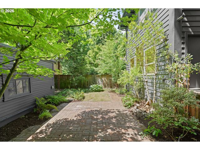 1534 Se TAYLOR St, Portland, OR 97214