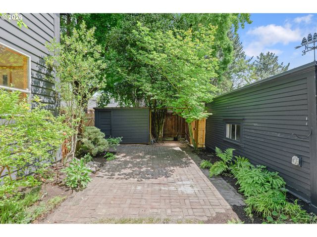 1534 Se TAYLOR St, Portland, OR 97214