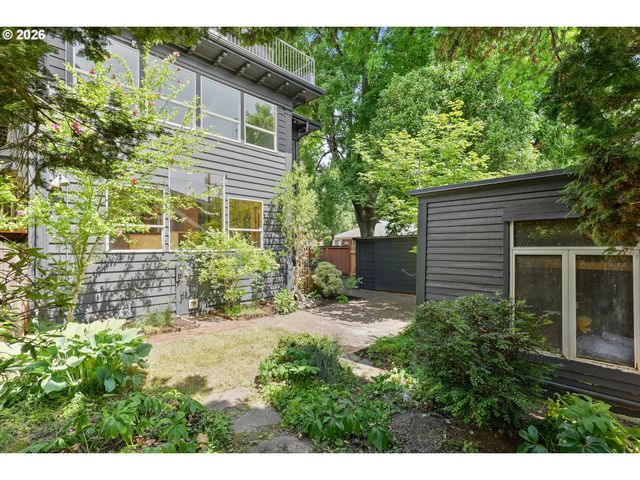 1534 Se TAYLOR St, Portland, OR 97214