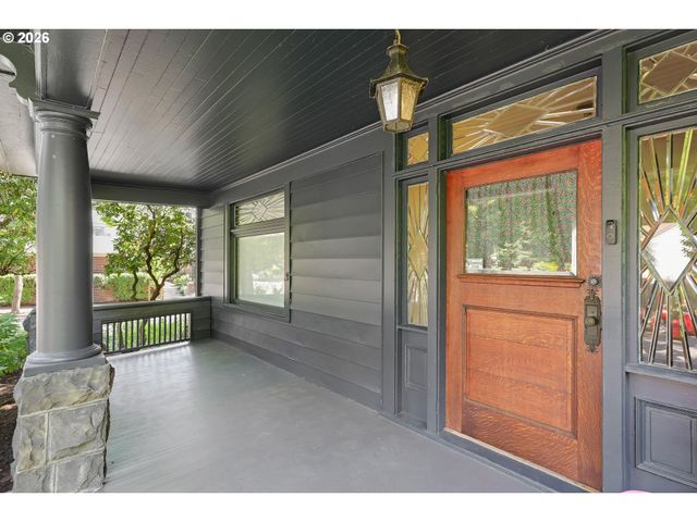 1534 Se TAYLOR St, Portland, OR 97214