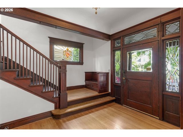 1534 Se TAYLOR St, Portland, OR 97214