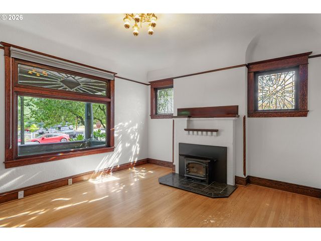 1534 Se TAYLOR St, Portland, OR 97214