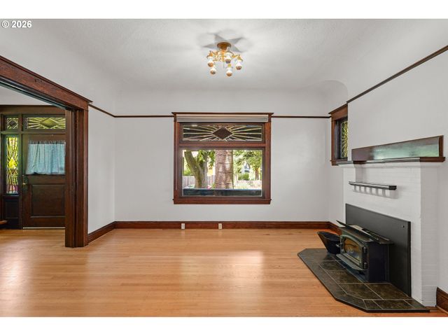 1534 Se TAYLOR St, Portland, OR 97214